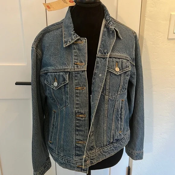 Levi’s Denim Jacket - Picture 1 of 5